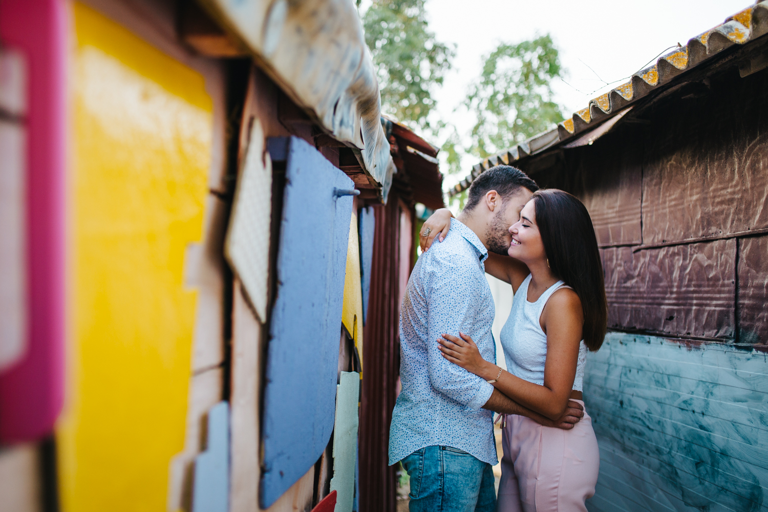 pareja durante sesión fotográfica en San Fernando