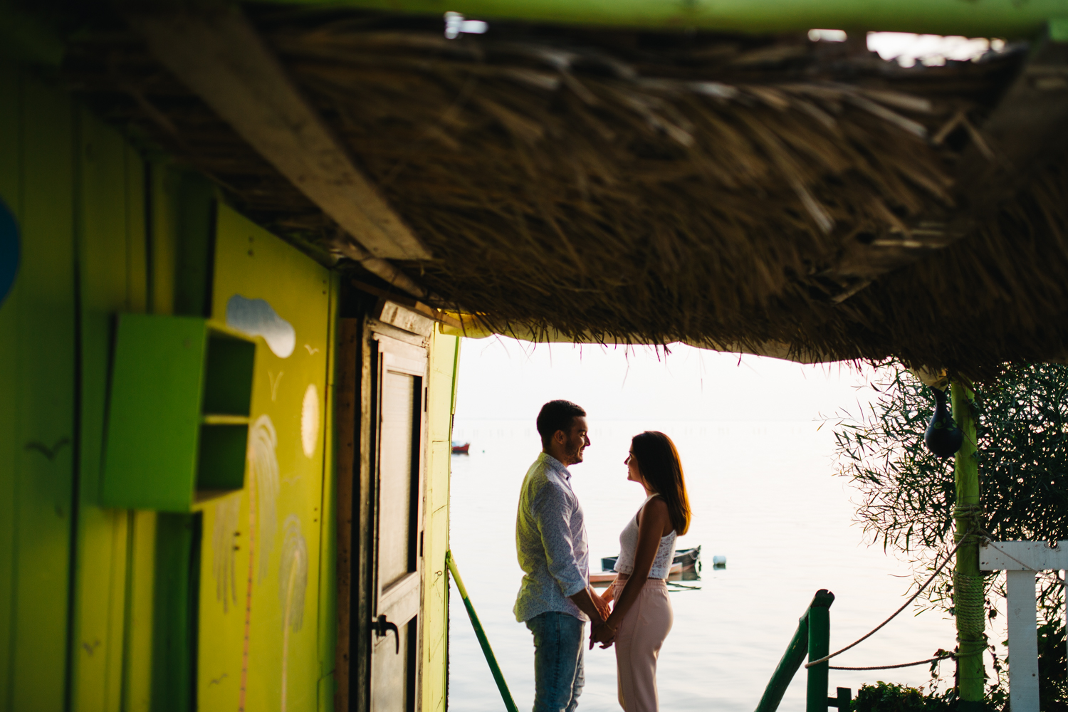 pareja durante sesión fotográfica en San Fernando